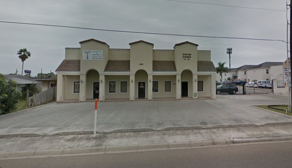 Pike Plaza Apartments in Weslaco, TX - Building Photo