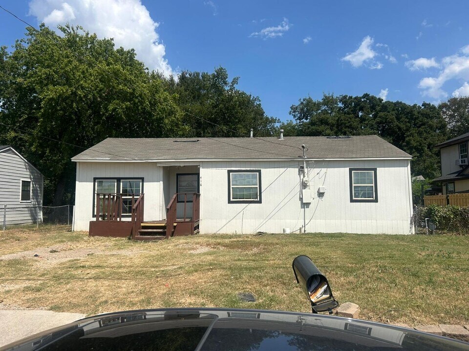416 Compton Ave in Irving, TX - Building Photo