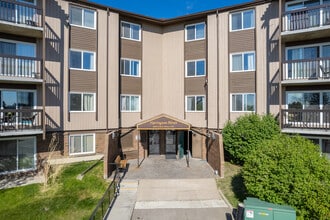 Hays Farm in Calgary, AB - Building Photo - Building Photo