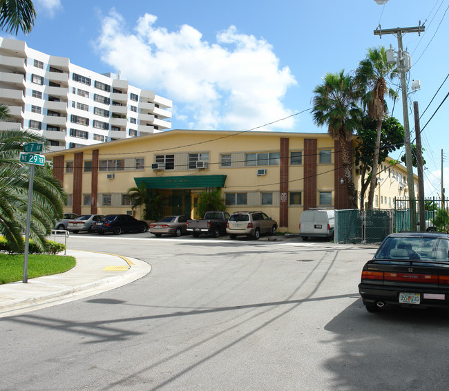 Bay 30 Apartments in Miami, FL - Building Photo - Building Photo