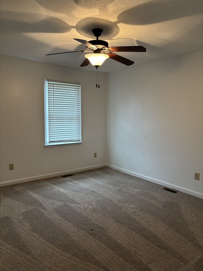 207 S Lincoln St in Benson, NC - Building Photo - Building Photo