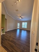 10106 Courtney Oaks Cir in Tampa, FL - Building Photo - Building Photo