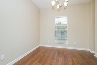 7882 Rainey Dr in Nashville, TN - Foto de edificio - Building Photo