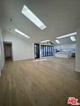 8320 Loyola Blvd in Los Angeles, CA - Building Photo - Building Photo