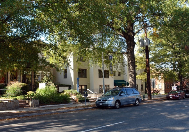 MacArthur Park in Washington, DC - Foto de edificio - Building Photo