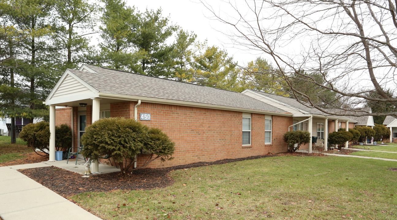 Pleasant Valley Gardens in Plain City, OH - Foto de edificio