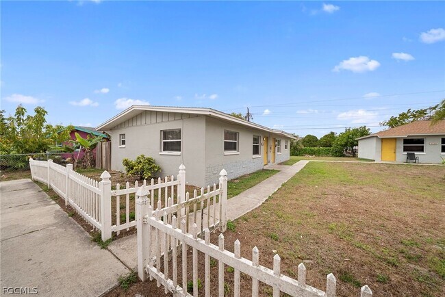 5456 Fifth Ave in Ft. Myers, FL - Building Photo - Building Photo