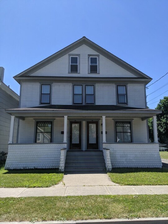 23 Maple Ave in Cortland, NY - Foto de edificio
