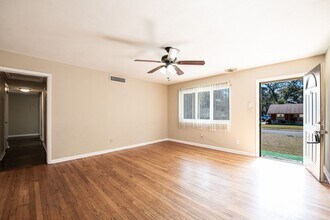 5247 Burdette Rd in Jacksonville, FL - Building Photo - Building Photo