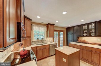 6724 Baron Rd in McLean, VA - Building Photo - Building Photo
