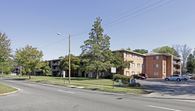 Dwell Apartments in Richmond, VA - Building Photo - Building Photo