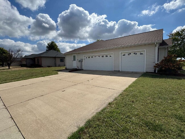 534 Eagle Ridge Dr in Chatham, IL - Foto de edificio - Building Photo