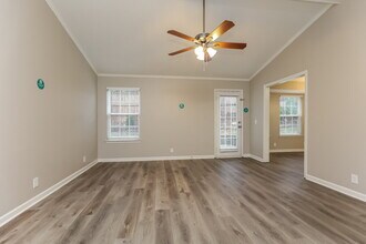 1005 Tom Hailey Blvd in La Vergne, TN - Building Photo - Building Photo