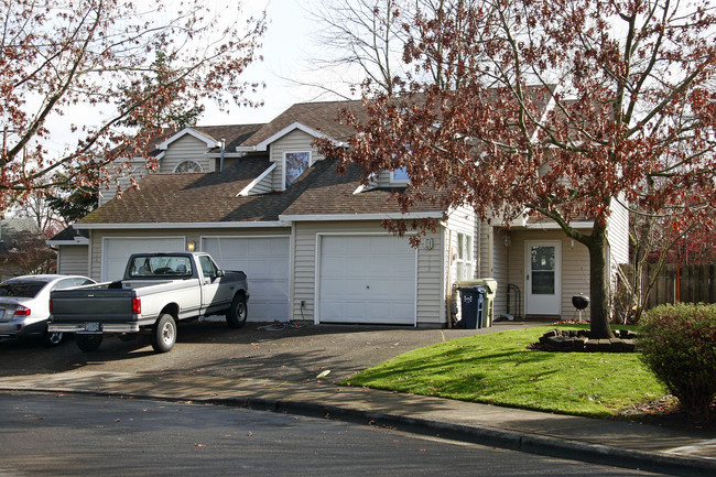 726-735 SW Back Court Pl in Beaverton, OR - Building Photo - Building Photo