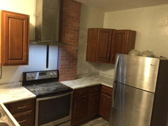 907 Chartiers Ave
