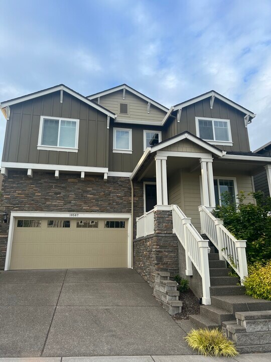 10567 NW Dumar Ln in Portland, OR - Building Photo