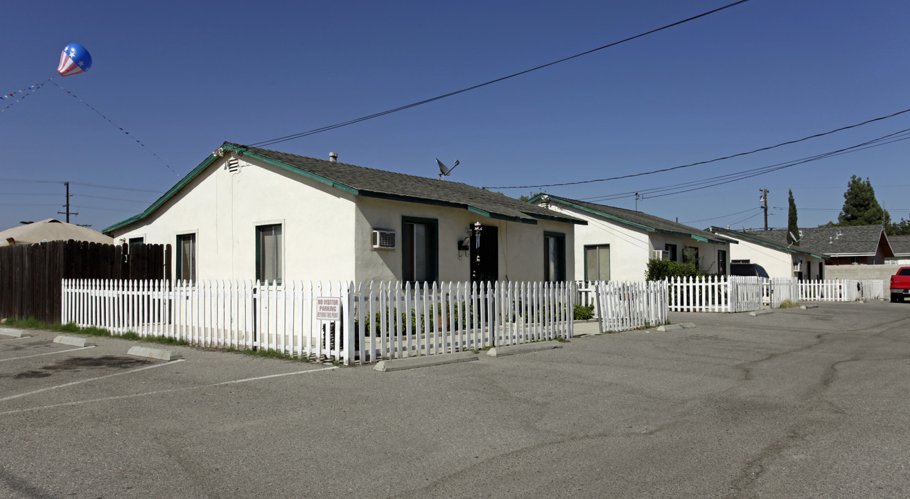 8949-8959 Sewell Ave in Fontana, CA - Building Photo