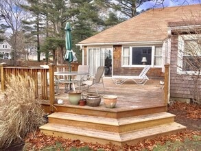 24 Soule Ave, Unit 1 in Duxbury, MA - Foto de edificio - Building Photo