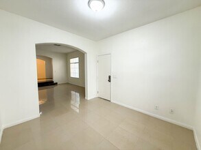 10246 Valaspen St in Las Vegas, NV - Building Photo - Building Photo