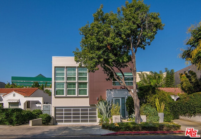 711 Westbourne Dr in West Hollywood, CA - Building Photo - Building Photo