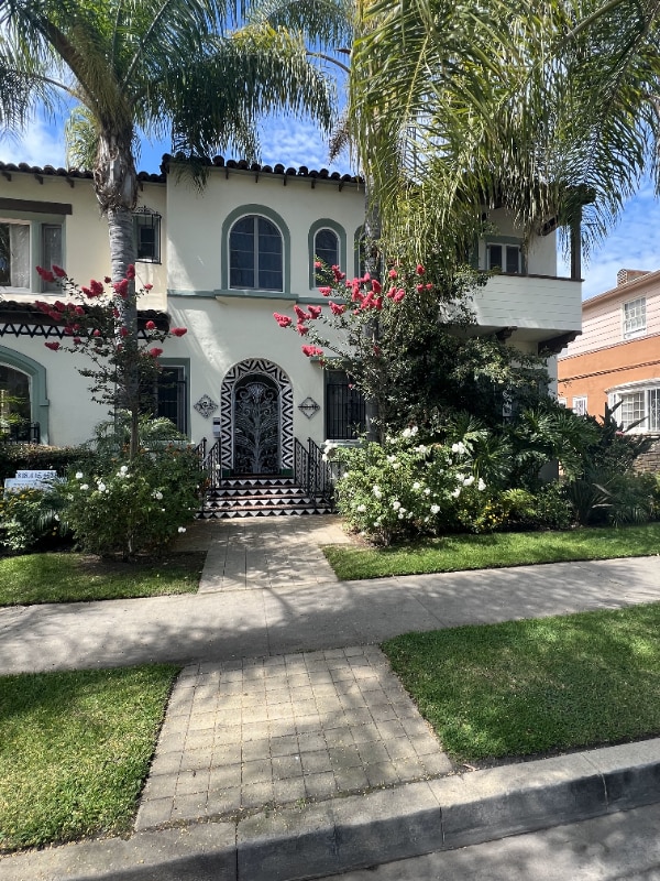 325 Cochran Ave