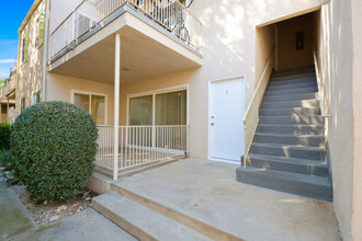 18TH1127 in Santa Monica, CA - Building Photo - Building Photo