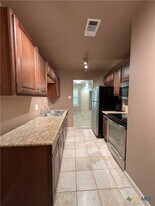 551 Terminal Loop Rd in McQueeney, TX - Building Photo