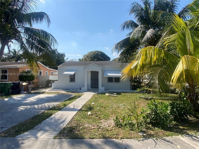 894 NW 108th St in Miami, FL - Building Photo - Building Photo