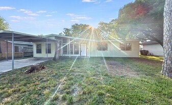 5826 Burr Oak Dr in Houston, TX - Building Photo