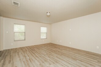 2902 Aspen Mdw in San Antonio, TX - Building Photo - Building Photo