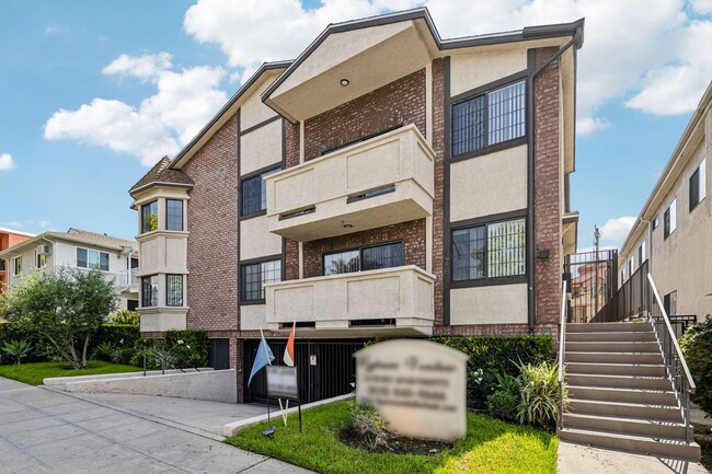 476 E Cypress Ave, Unit F