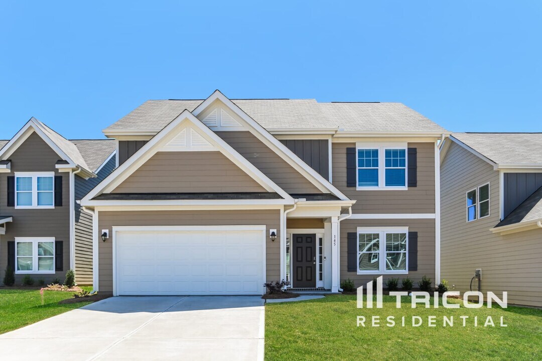 145 Queenshall Rd in Mooresville, NC - Foto de edificio