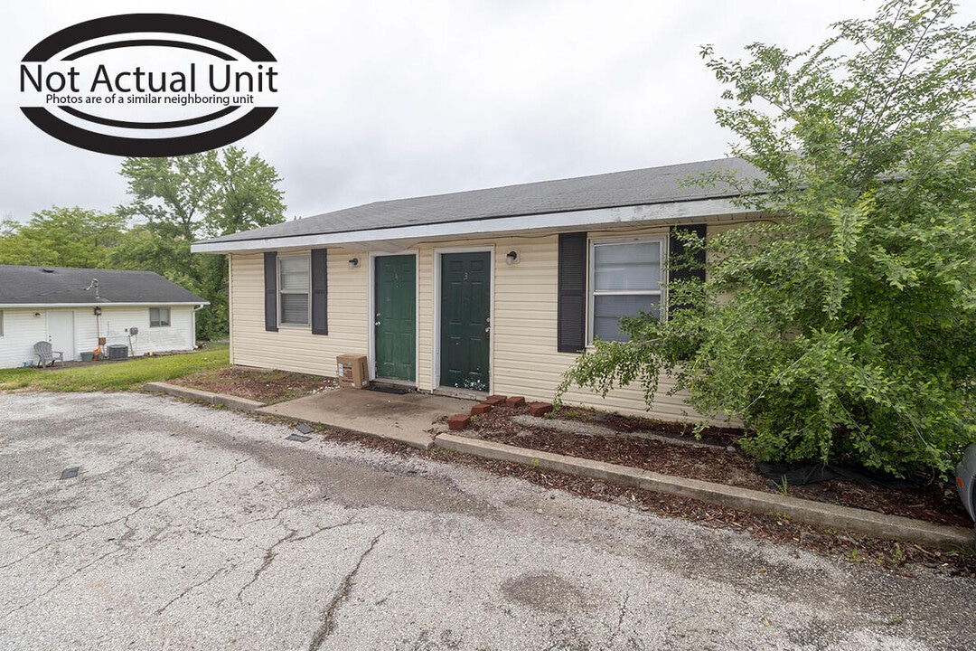 704 W Cunningham Dr in Columbia, MO - Building Photo