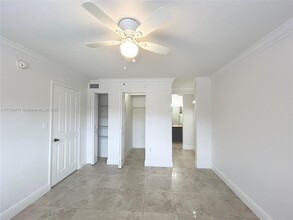 445 SW 11th St in Miami, FL - Building Photo - Building Photo