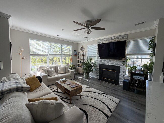 2434 Coopers Branch Ct, Unit 2434 in Herndon, VA - Foto de edificio - Building Photo