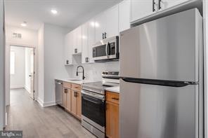 927 N 42nd St in Philadelphia, PA - Foto de edificio - Building Photo