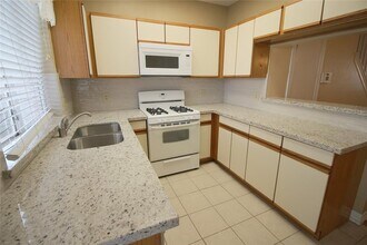 2910 Grants Lake Blvd in Sugar Land, TX - Building Photo - Building Photo