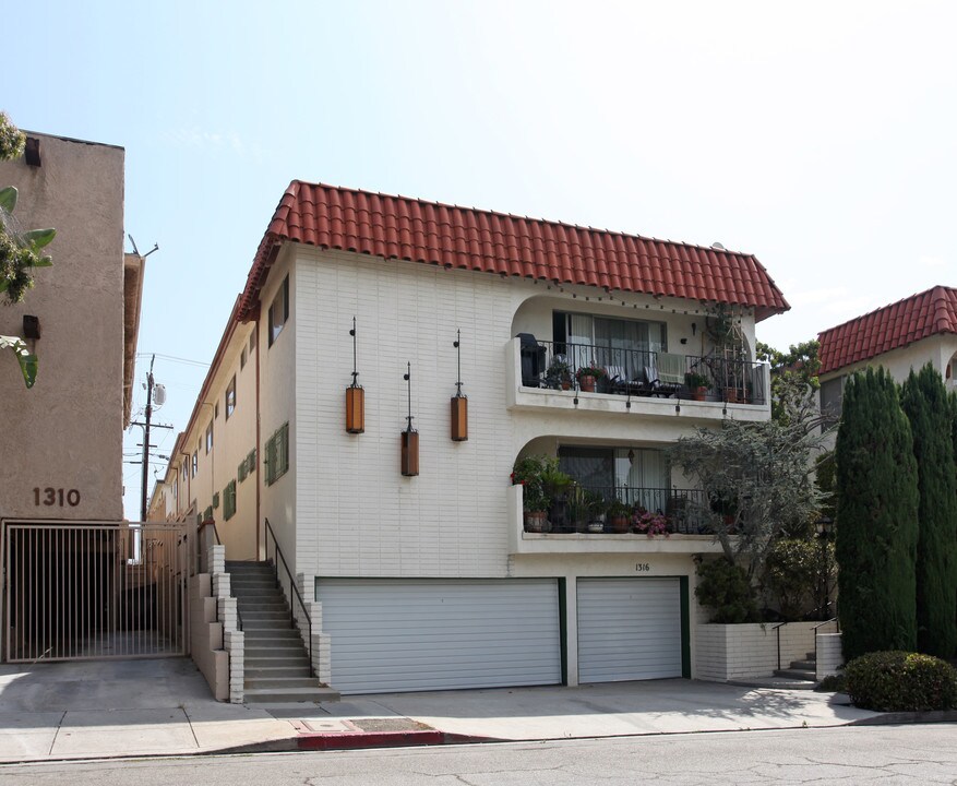 1316 Barry Ave in Los Angeles, CA - Building Photo