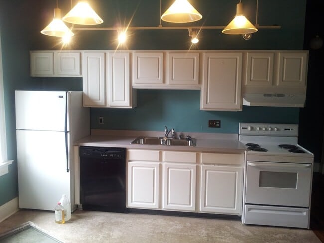 1025 5th in Milwaukee, WI - Building Photo - Interior Photo