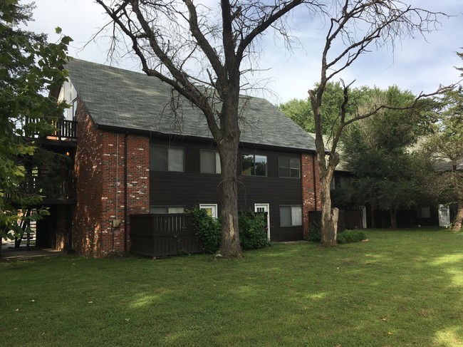 Evergreen Apartments in Manhattan, KS - Foto de edificio - Building Photo