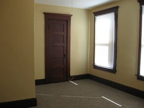 43-2 George St, Unit 2nd flr in Bristol, CT - Building Photo - Building Photo