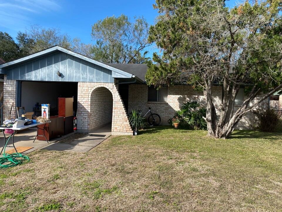 2609 N 1st St in Harlingen, TX - Building Photo