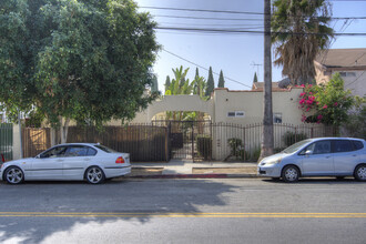 5436-5440 1/2 Fountain Ave in Los Angeles, CA - Building Photo - Primary Photo