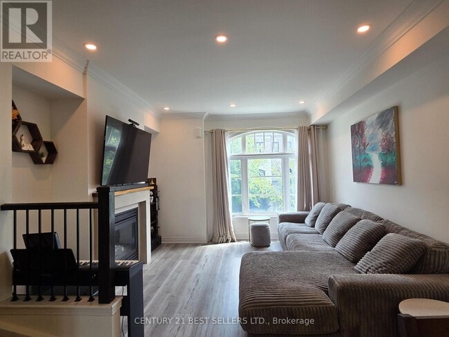 property at 1812-1812 Burnhamthorpe Rd E