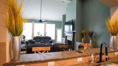 2109 Mooncrest Dr in Houston, TX - Building Photo - Building Photo