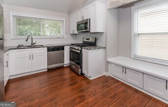 3020 Creel Rd in College Park, GA - Building Photo - Building Photo