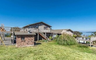 3921 Diamond Point Rd in Sequim, WA - Building Photo