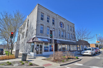 301-305 W Main St in Ottawa, IL - Building Photo - Building Photo