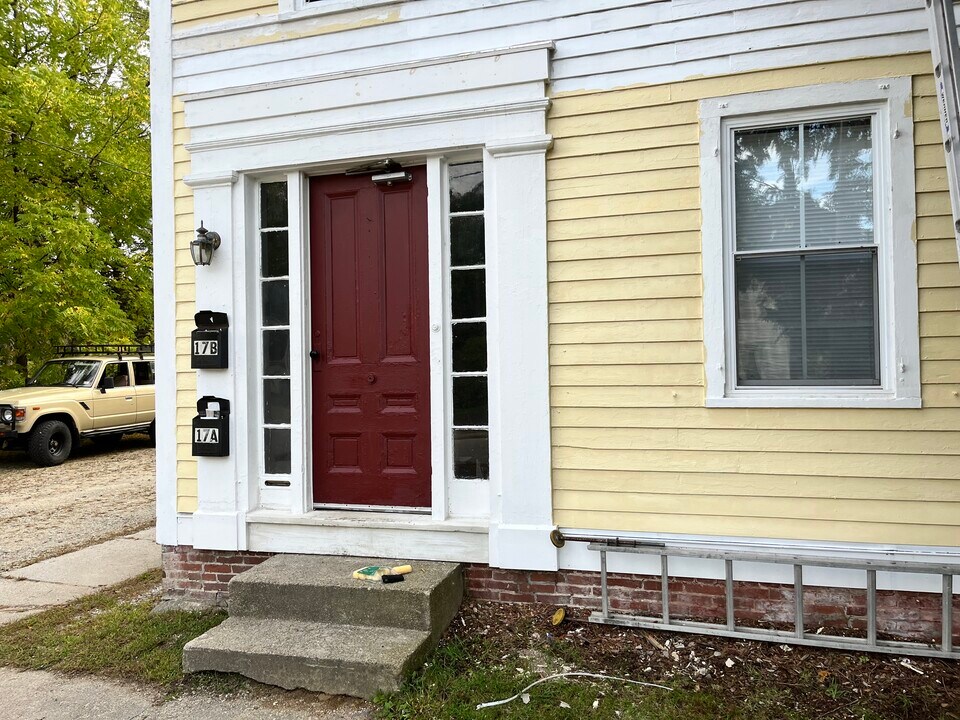 17 Parker St, Unit B - 2nd floor in Winchester, NH - Building Photo