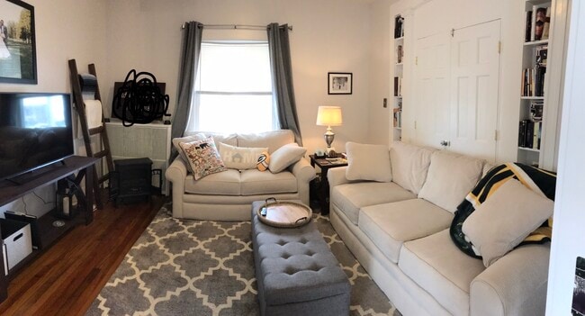 329 Spring St, Unit 1 st Floor Apartment in Dunmore, PA - Building Photo - Building Photo